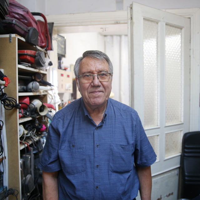 Edirne'de "Yılın Ahisi" seçilen elektrik ustası 53 yıldır mesleğini aynı he...