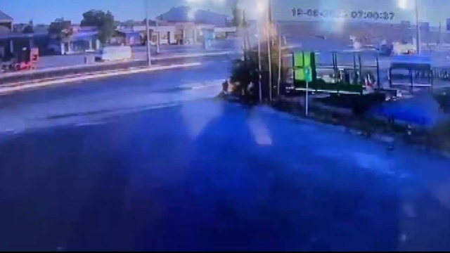 Işıkta bekleyen TIR'a çarpan otomobilin sürücüsü yaralandı, annesi öldü (2)