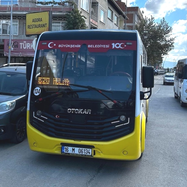 Park ettiği aracından indiği sırada yolcu minibüsü çarptı, ağır yaralandı