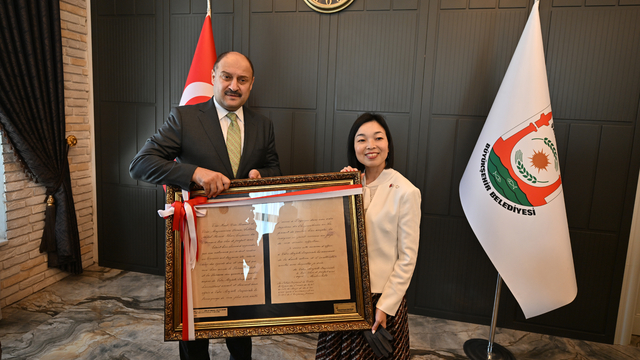 Şanlıurfa'da Japonya Prensesi Akiko Mikasa'ya 137 yıllık tarihi mektubun replikası takdim edildi