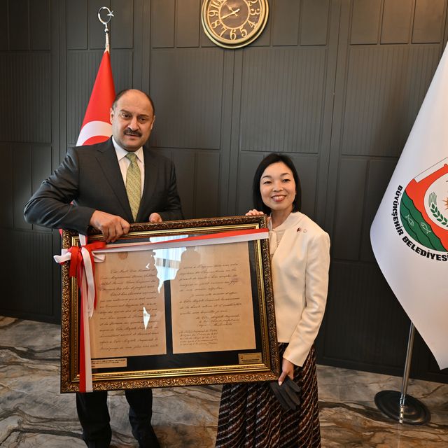 Şanlıurfa'da Japonya Prensesi Akiko Mikasa'ya 137 yıllık tarihi mektubun re...