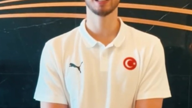 Milli basketbolcu Alperen Şengün'ün forması, SMA hastası Çağan Ata için 1 milyon TL'den açık artırmada