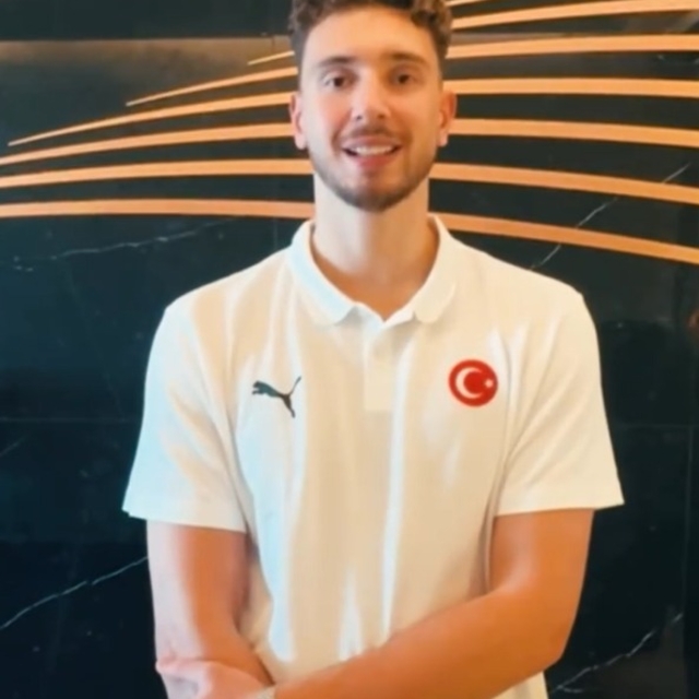 Milli basketbolcu Alperen Şengün'ün forması, SMA hastası Çağan Ata için 1 m...
