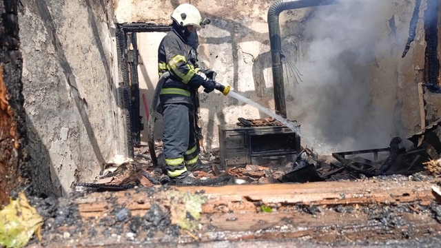 Bilecik'te çıkan yangında iki katlı ahşap ev kullanılamaz hale geldi