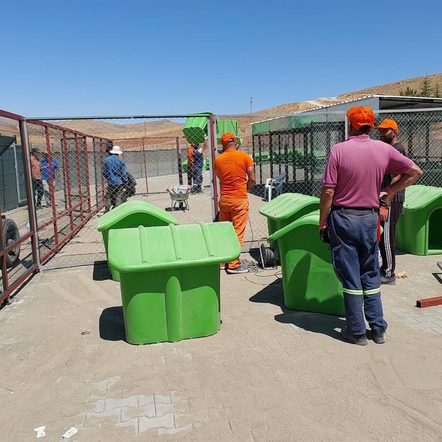 Kırşehir'de hükümlüler hayvan bakımevinin demir ve ahşap işlerini tamamladı