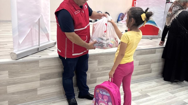 Türk Kızılay Sur Şubesinden öğrencilere kırtasiye desteği