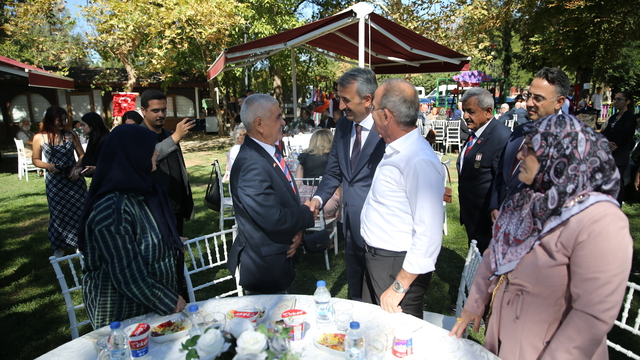 Edirne Valisi Yunus Sezer gazilerle bir araya geldi