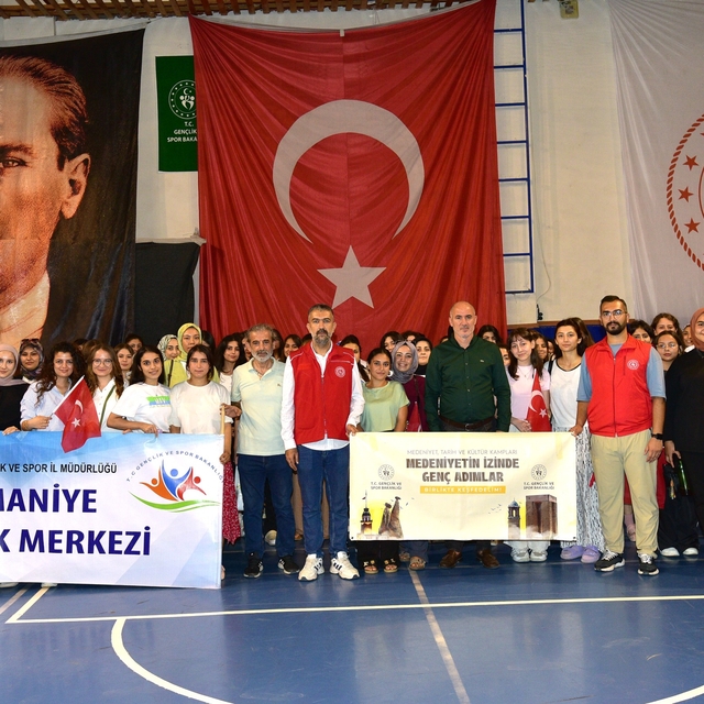 Osmaniye'de 120 öğrenci Hakkari ve Çanakkale kampına uğurlandı