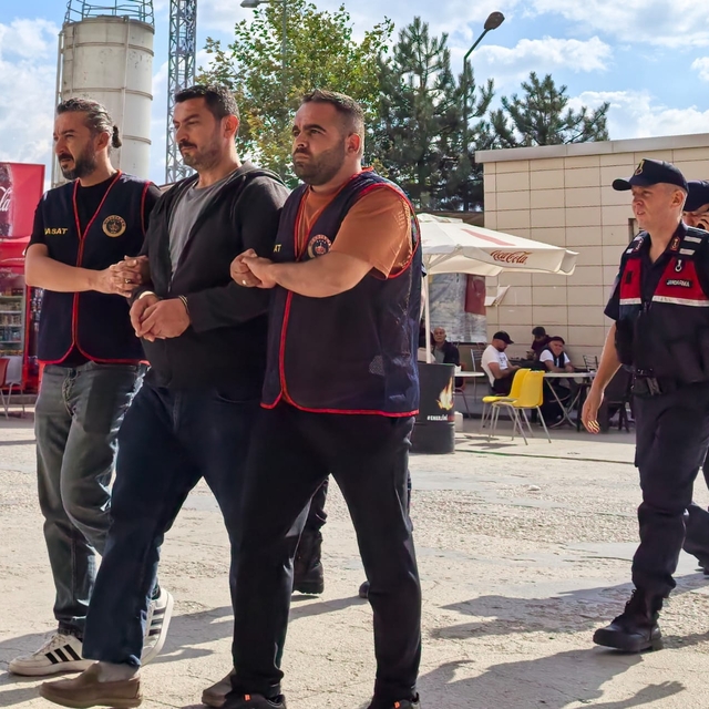 FETÖ hükümlüsü eski infaz koruma memuru yakalandı