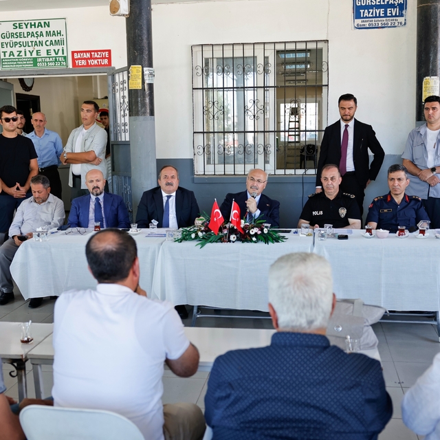 Adana Valisi Yavuz Selim Köşger, vatandaşlarla bir araya geldi