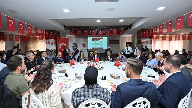 Eskişehir Valisi Hüseyin Aksoy gazilerle bir araya geldi