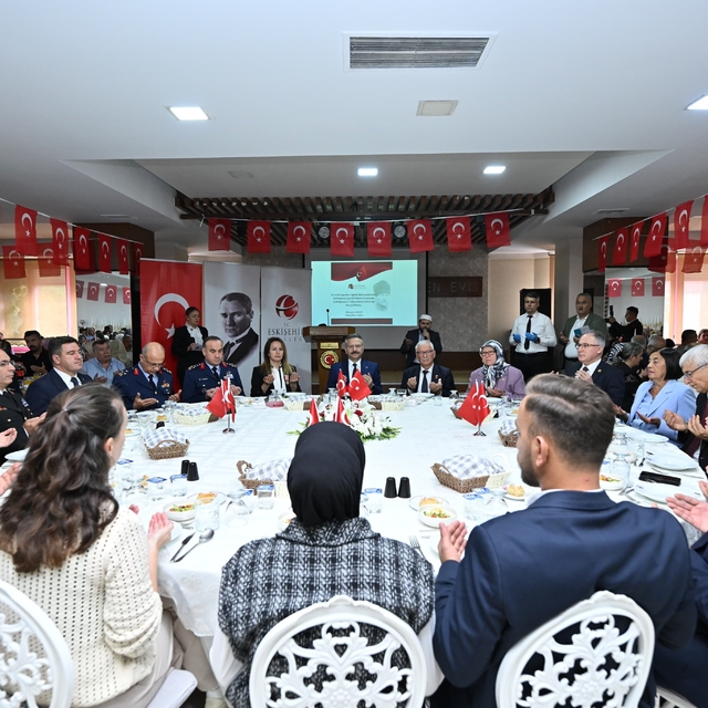 Eskişehir Valisi Hüseyin Aksoy gazilerle bir araya geldi