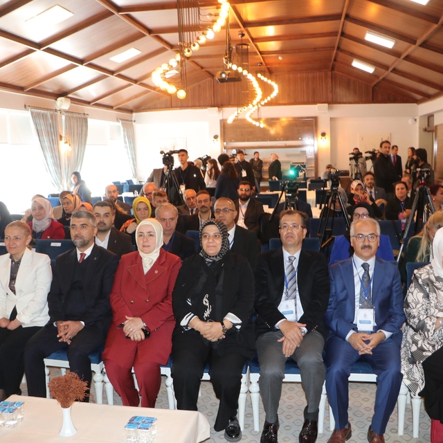 Erzurum'da 'Aile için Dijital Eğitim ve Psiko-Sosyal Destek Çalıştayı' düze...