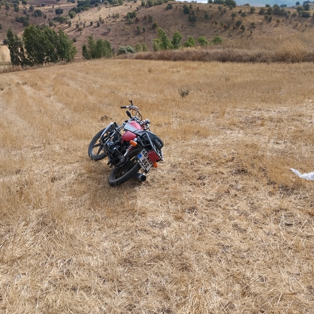 Tokat'ta tarlaya devrilen motosikletin sürücüsü öldü