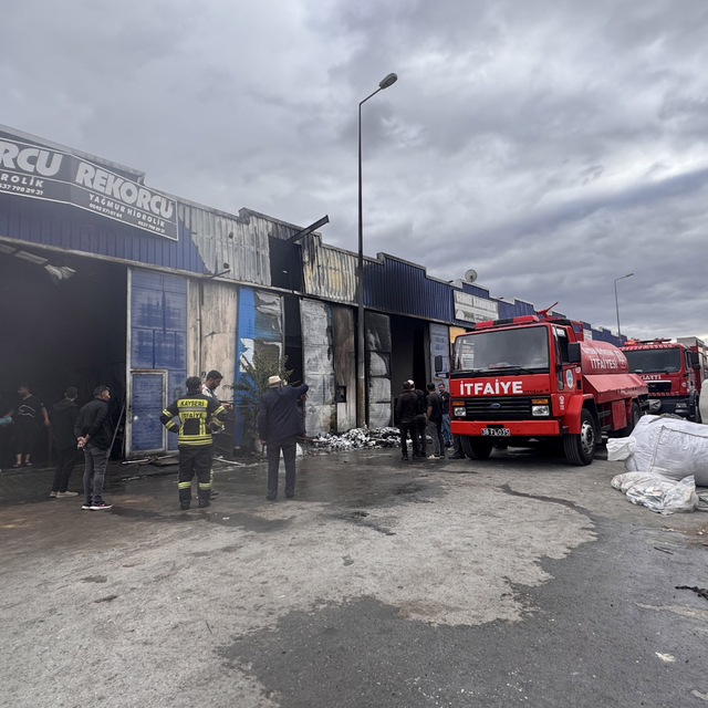 Kayseri'de 3 iş yeri yangında hasar gördü