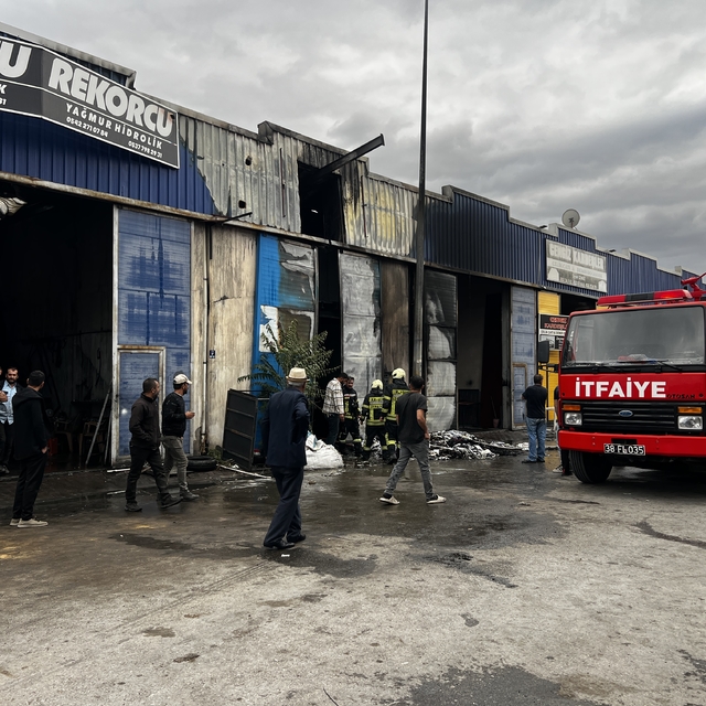 Kayseri'de 3 iş yeri yangında zarar gördü