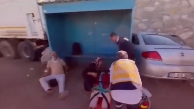 Elazığ'da otomobil durağa çarptı: 6 yaralı