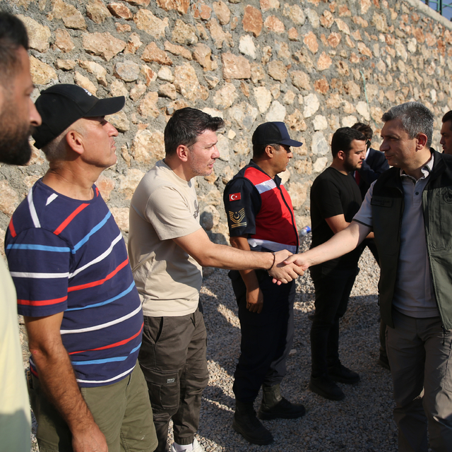 Antalya Valisi Şahin, Alanya'daki orman yangınıyla ilgili bölgede incelemel...