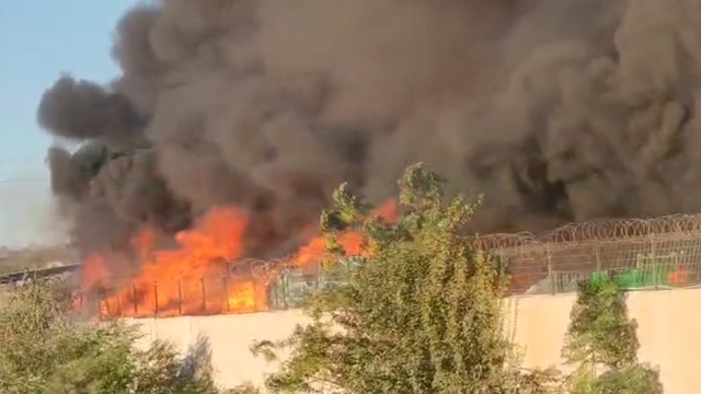 Adana'da zincir marketin deposundan yangın