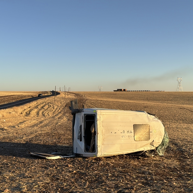 Diyarbakır'da otomobil ile öğrenci servisinin çarpıştığı kazada 9 kişi yara...