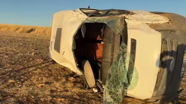 Otomobille çarpışan öğrenci servis minibüsü şarampole devrildi: 9 yaralı