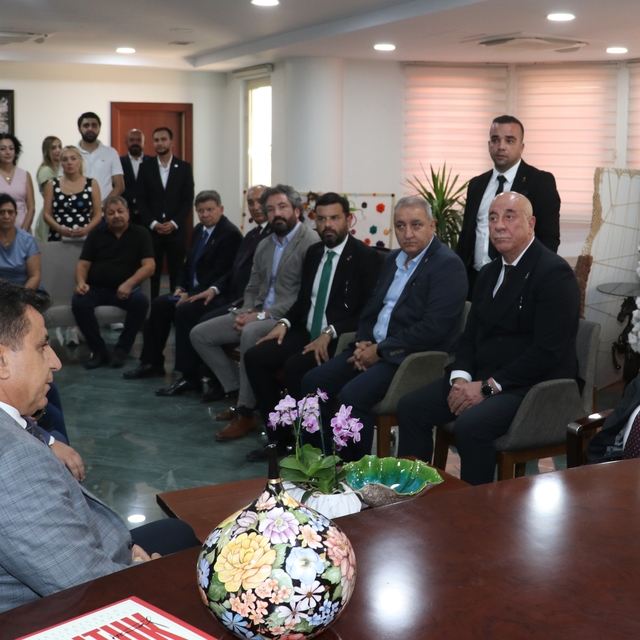 Zafer Partisi Genel Başkanı Özdağ, Adana'da ziyaretlerde bulundu