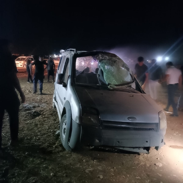 Mardin'de devrilen hafif ticari araçtaki 2 kişi yaralandı