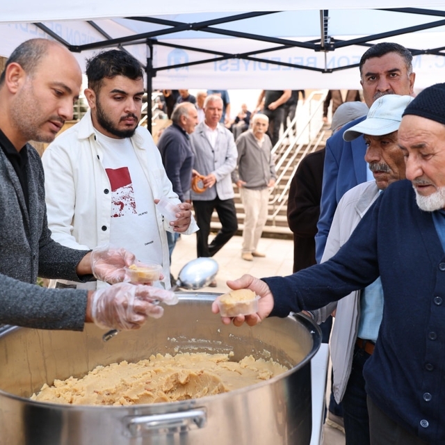 Merzifon'da Gaziler Günü dolayısıyla helva dağıtıldı