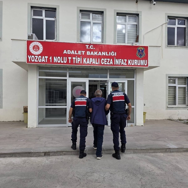 Dayısıyla yengesini öldüren yeğen tutuklandı