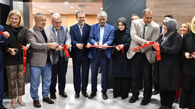 Bilecik'te Fatih Dönmez Kültür Merkezi Konferans Salonu açıldı