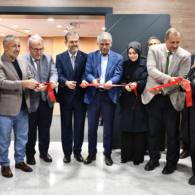 Bilecik'te Fatih Dönmez Kültür Merkezi Konferans Salonu açıldı