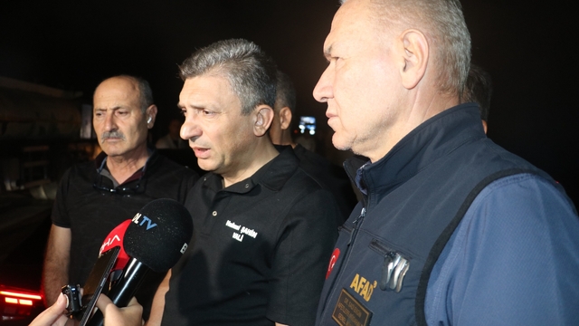 Antalya'da orman yangını; 1 otel tahliye edildi (3)