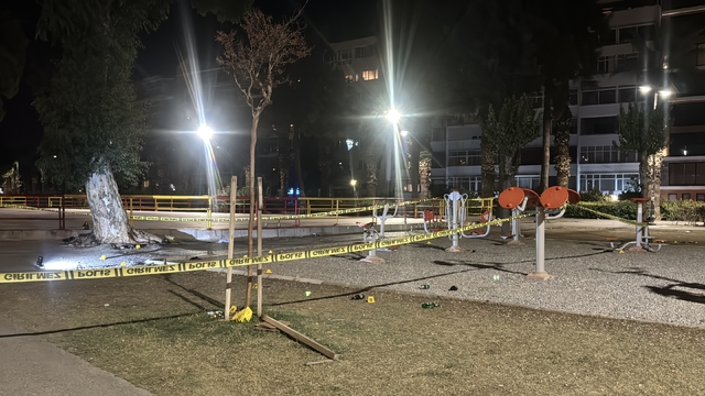 İzmir'de iki grup arasında çıkan silahlı kavgada 1 kişi öldü, 6 kişi yaralandı