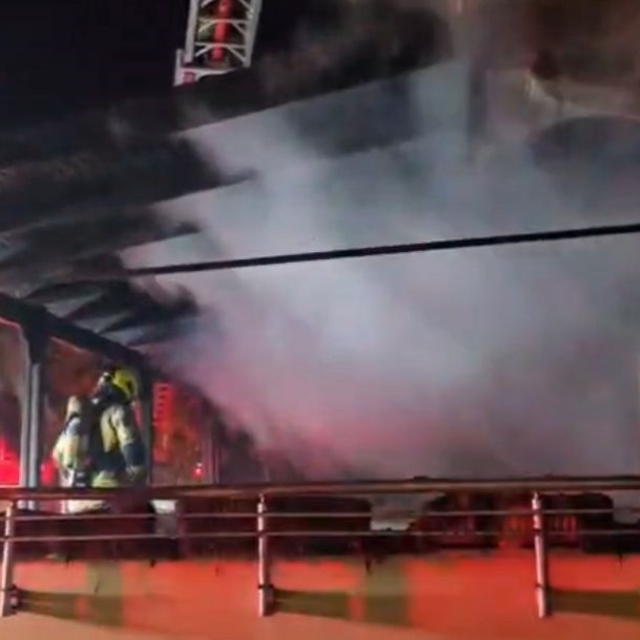 Bursa'da, 3 katlı binada yangın