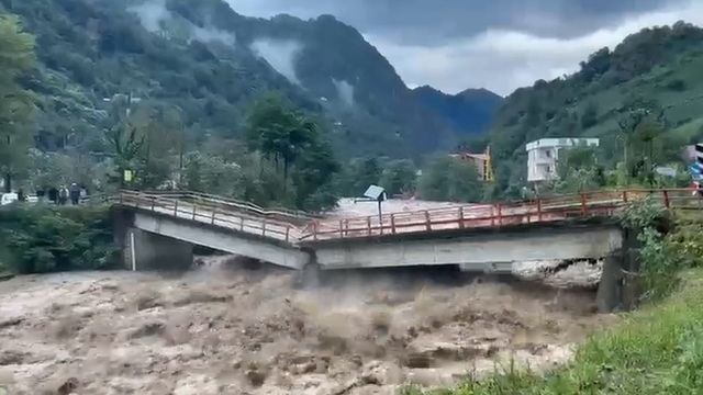 Rize'de yağış, sel ve heyelana neden oldu (2)