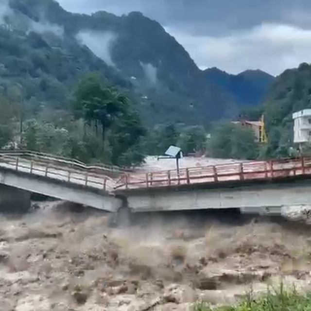 Rize'de yağış, sel ve heyelana neden oldu (2)