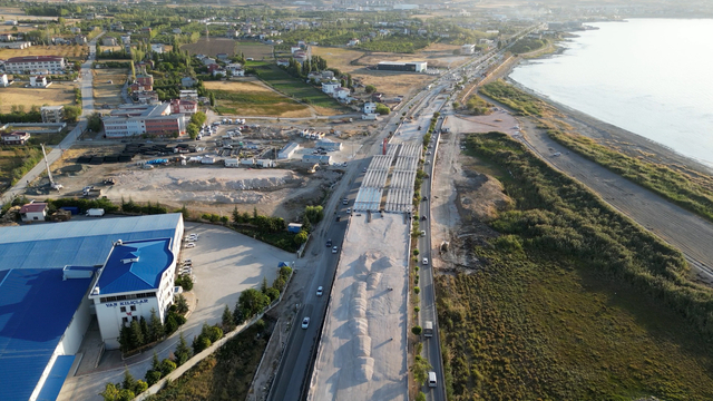 Van'da köprülü kavşak ve bağlantı yolu çalışmaları sürüyor