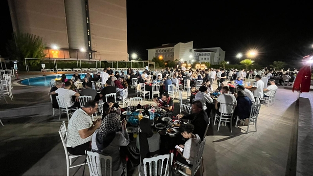 Kumluca'da gazi ve şehit aileleri yemekte bir araya geldi