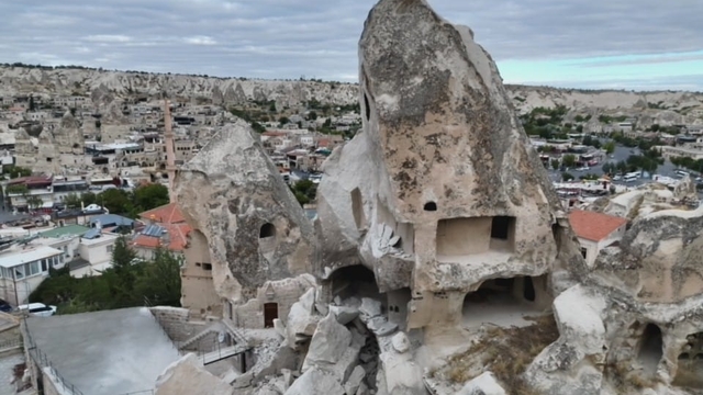 Kapadokya'da peribacasının bir kısmı yıkıldı