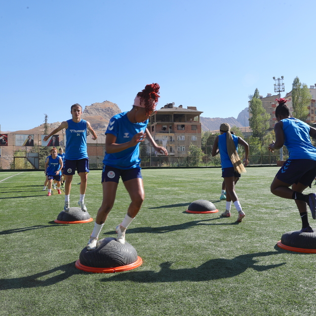 Turkcell Kadın Futbol Süper Ligi'nde yeni sezonda Hakkari'den iki takım boy...