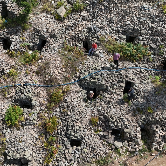 Artvin'de yeraltındaki "buzhane"lerde yiyecek ve içecekleri saklama geleneğ...