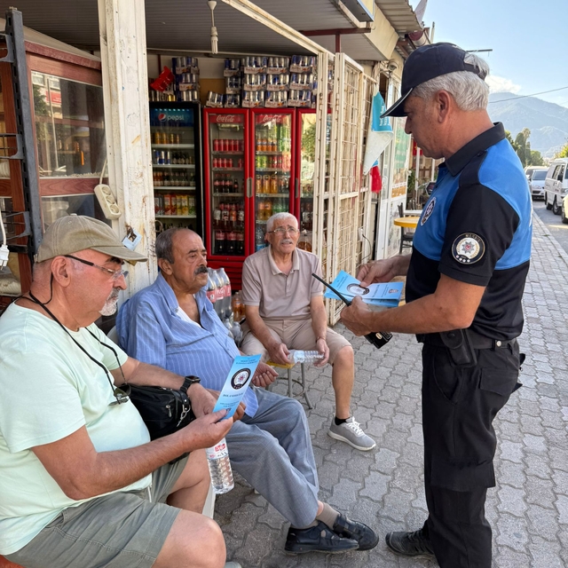 Mersin'de vatandaşlar polis ekiplerince bilgilendirildi