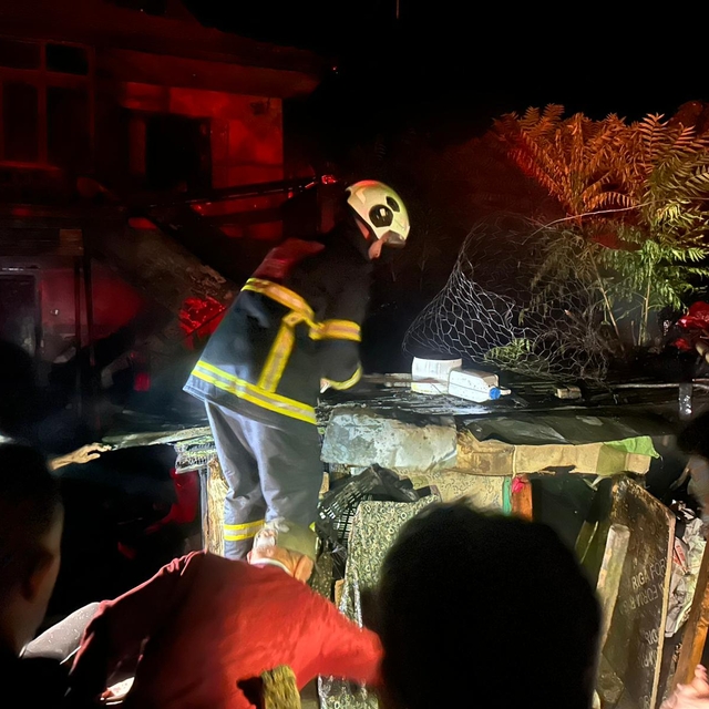 Bilecik'te çıkan yangında traktör ve tarım aletleri kullanılamaz hale geldi