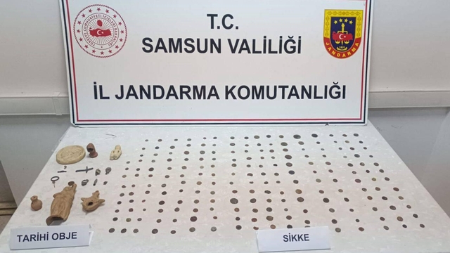 Samsun'da 201 sikke ve 17 tarihi obje ele geçirildi