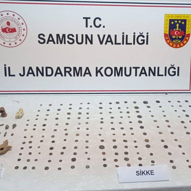 Samsun'da 201 sikke ve 17 tarihi obje ele geçirildi