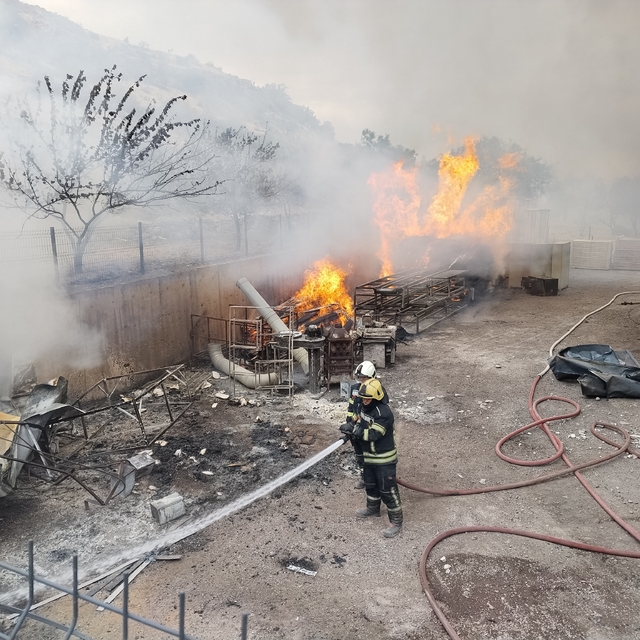 Kayseri'de mobilya fabrikasında yangın