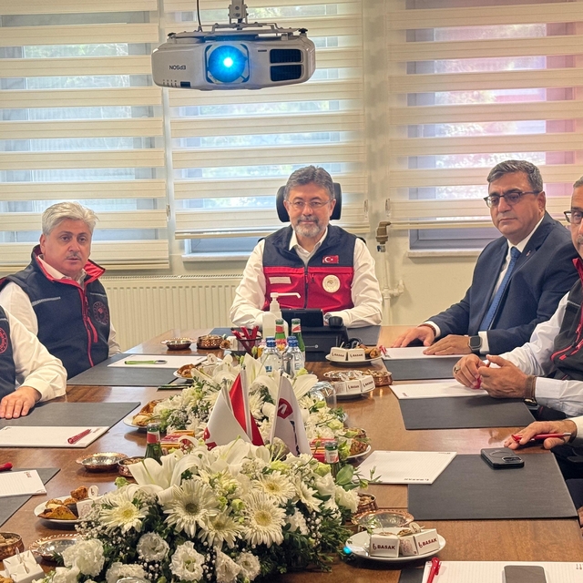 Tarım ve Orman Bakanı Yumaklı, Sakarya'da kivi hasadına katıldı: