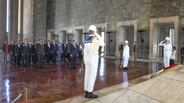 CHP heyeti yarın yapılacak 22. Olağanüstü Kurultay öncesi Anıtkabir'i ziyaret etti