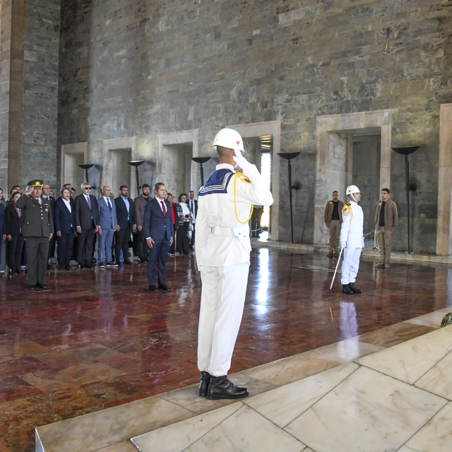 CHP heyeti yarın yapılacak 22. Olağanüstü Kurultay öncesi Anıtkabir'i ziyar...
