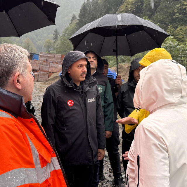 GÜNCELLEME 3 - Rize'de sağanak etkili oluyor